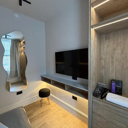 East Parade Collection, Opaz House Flat 2 * Harrogate
